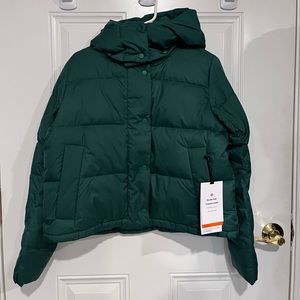 NWT Lululemon cropped wunder puff, size 6